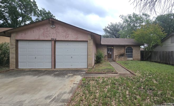 Attached, Exterior, Facade, Brick Facade, Ranch