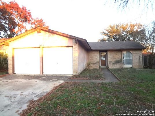 Attached, Exterior, Facade, Brick Facade, Ranch