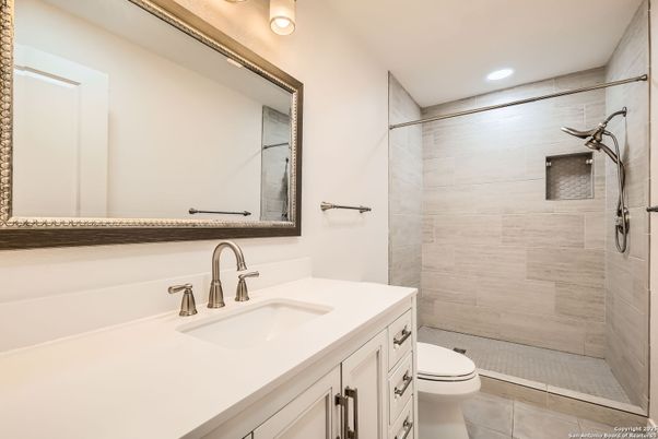 Bathroom, Interior, Recessed Lighting