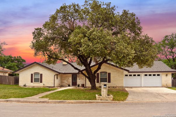 Attached, Exterior, Facade, Ranch