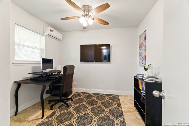 Home Office, Interior