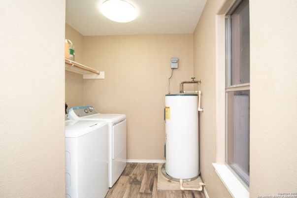 Interior, Washer, Wood Texture Flooring