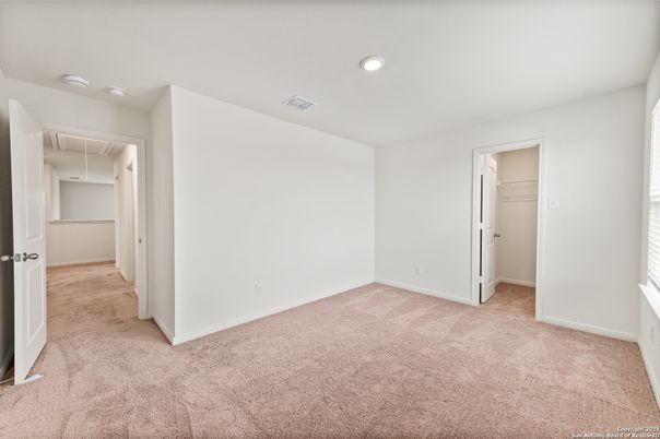 Empty room, Interior