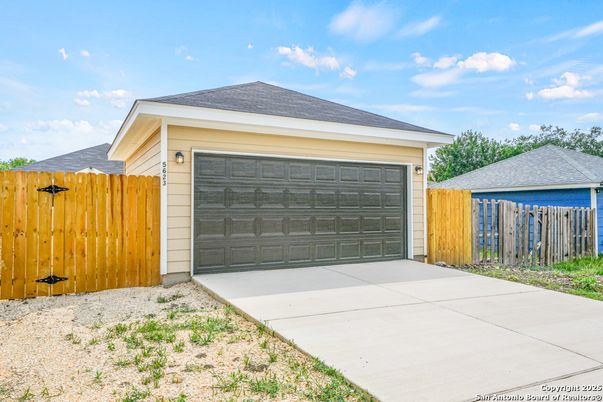 Detached Garage, Exterior