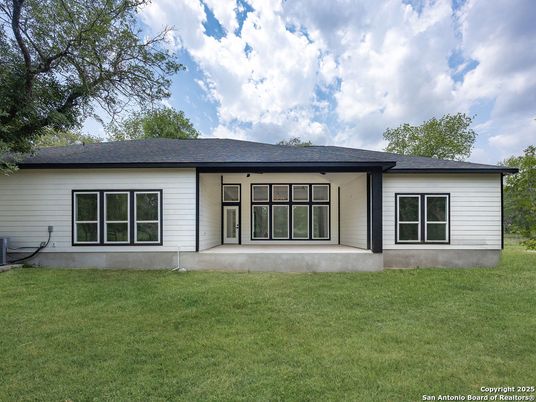 Backyard, Exterior, Facade, Ranch