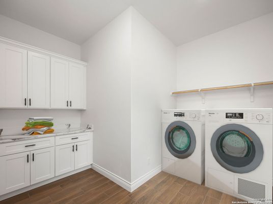 Interior, Washer, Wood Texture Flooring