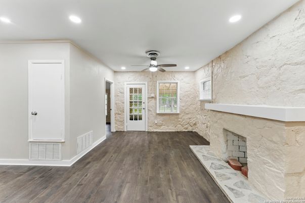 Interior, Recessed Lighting, Wood Texture Flooring