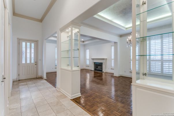Chandelier, Fireplace, Interior, Recessed Lighting, Wood Texture Flooring