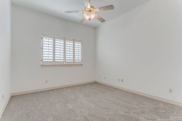Empty room, Interior