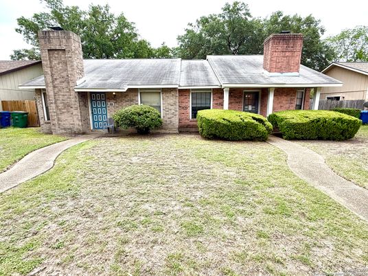 Exterior, Facade, Brick Facade, Ranch