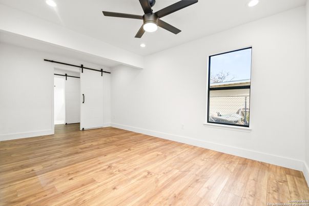 Empty room, Interior, Recessed Lighting, Wood Texture Flooring