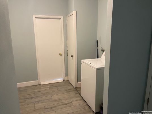 Interior, Washer, Wood Texture Flooring