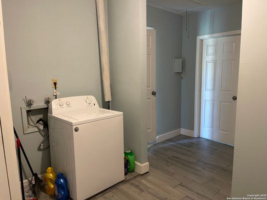 Interior, Washer, Wood Texture Flooring
