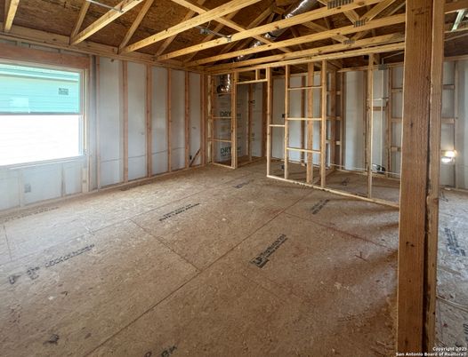 Empty room, Interior, Wooden Beams