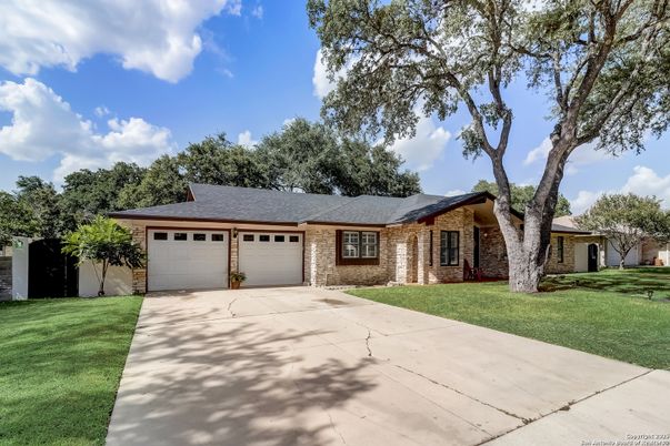 Attached, Exterior, Facade, Brick Facade, Ranch