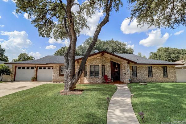 Attached, Exterior, Facade, Brick Facade, Ranch