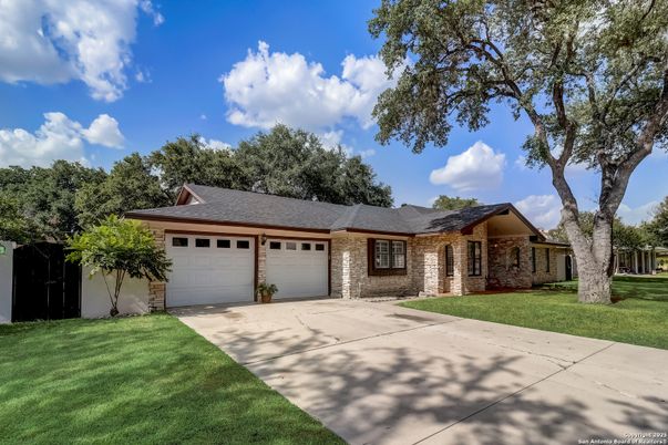 Attached, Exterior, Facade, Brick Facade, Ranch