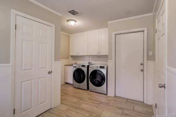 Interior, Washer, Wood Texture Flooring