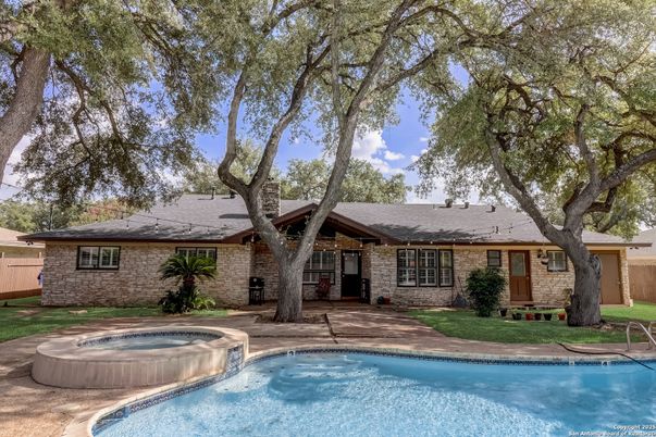 Exterior, Facade, Brick Facade, Pool, Ranch