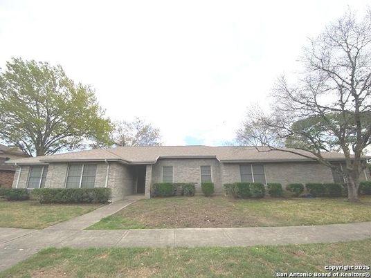 Backyard, Exterior, Facade, Ranch