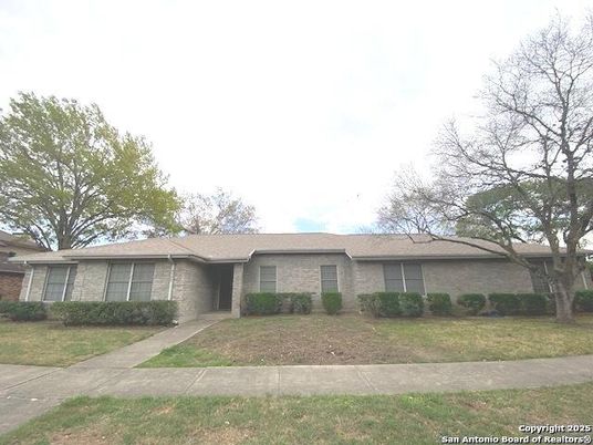 Backyard, Exterior, Facade, Ranch