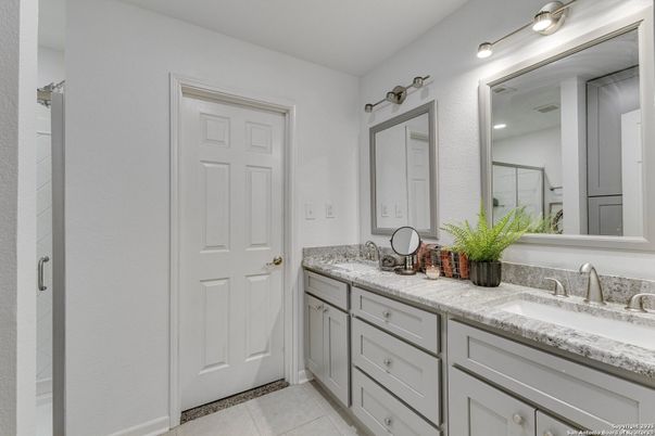Bathroom, Dual Sink Vanities, Interior