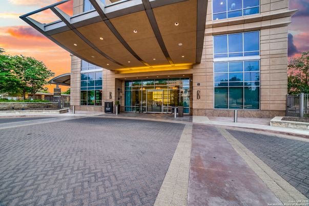 Exterior, Facade, Modern