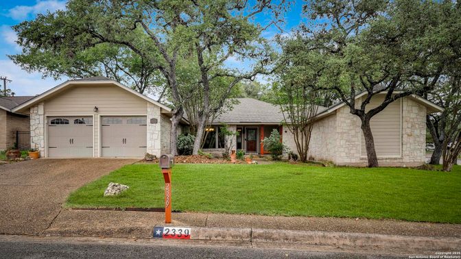 Attached, Exterior, Facade, Ranch