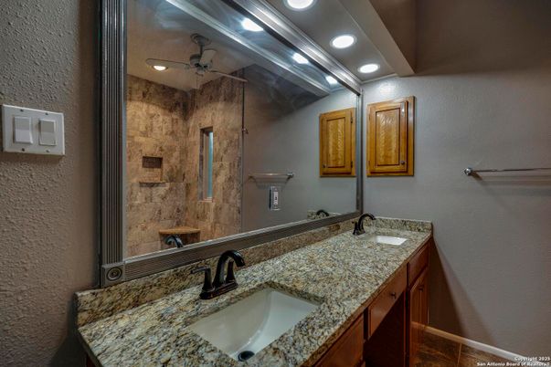 Bathroom, Dual Sink Vanities, Interior, Recessed Lighting