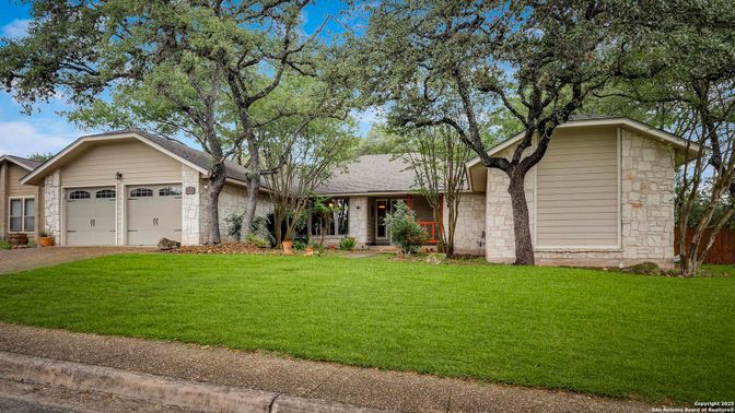 Attached, Exterior, Facade, Ranch
