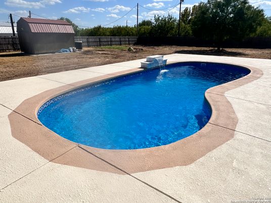 Exterior, Pool