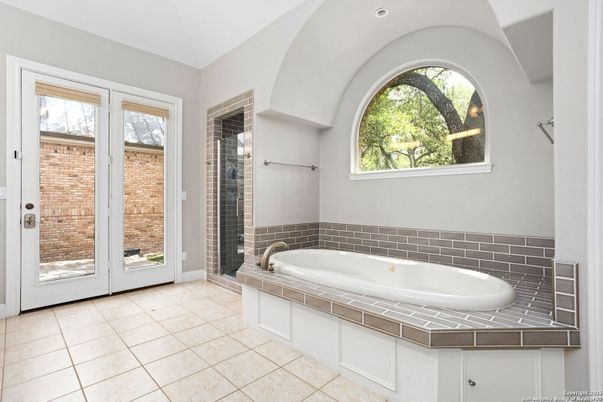 Bathroom, Interior, Recessed Lighting, Tile Countertops