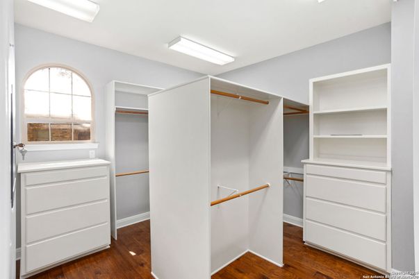 Interior, Walk-in Closets, Wood Texture Flooring