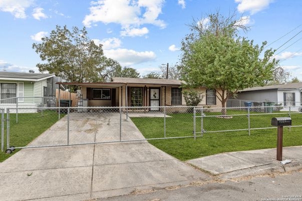 Backyard, Exterior, Facade, Ranch