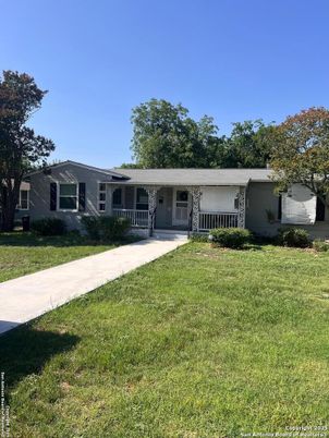 Backyard, Exterior, Facade, Ranch