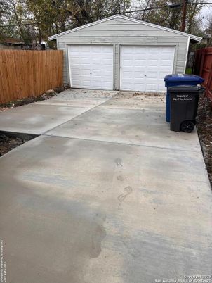 Detached Garage, Exterior