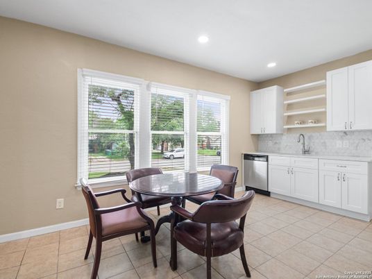 Dining room, Interior, Kitchen, Recessed Lighting