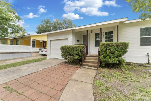 Attached, Exterior, Facade, Ranch