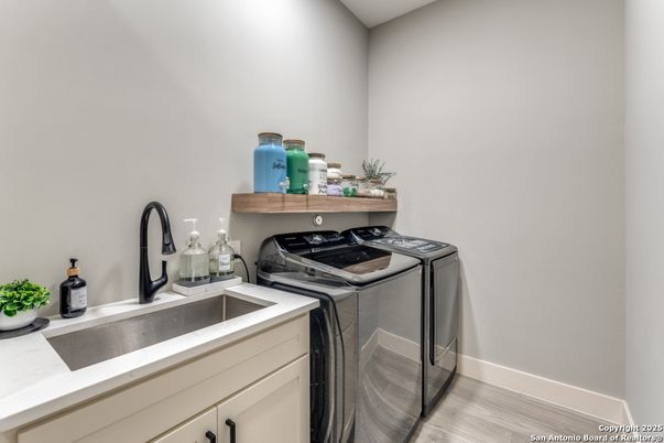 Interior, Washer, Wood Texture Flooring