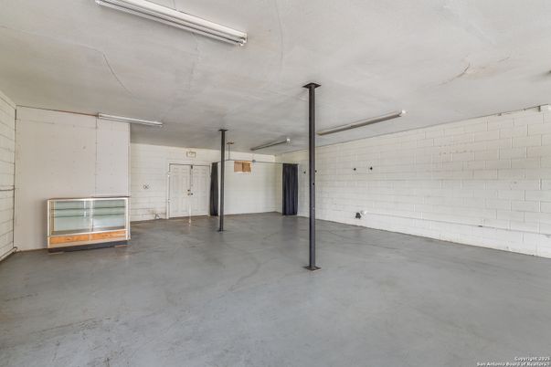 Garage, Interior