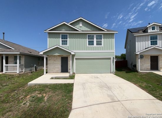 Attached, Exterior, Facade, American Craftsman