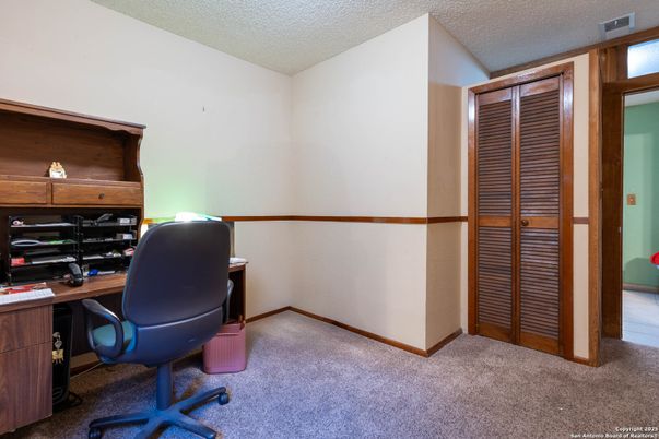 Home Office, Interior