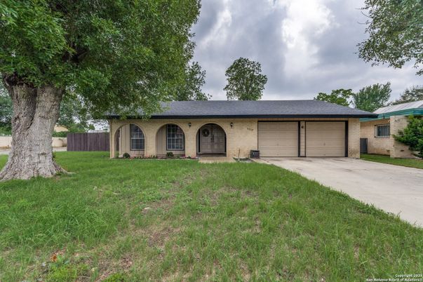 Attached, Backyard, Exterior, Facade, Brick Facade, Ranch