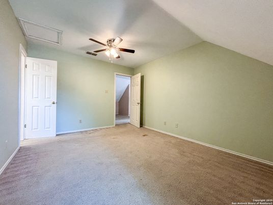 Empty room, Interior