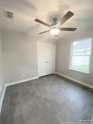Empty room, Interior