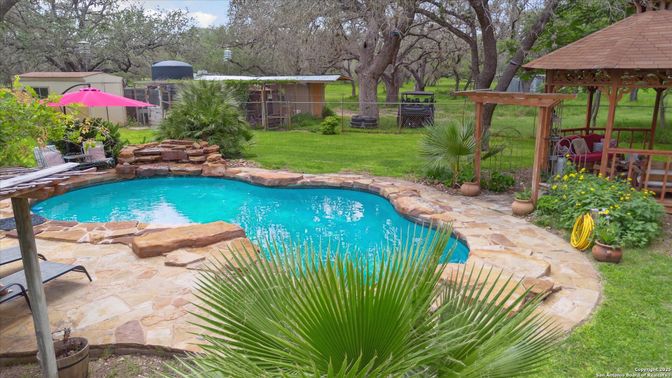 Exterior, Pool