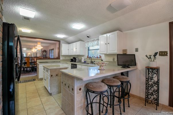 Chandelier, Dining room, Interior, Kitchen