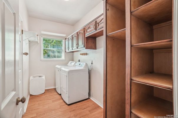 Interior, Washer, Wood Texture Flooring