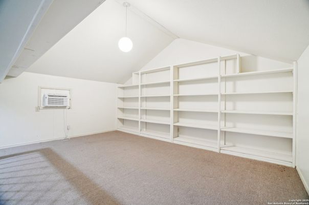 Empty room, Interior, Pendant Lights