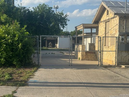 Exterior, Tennis Courts